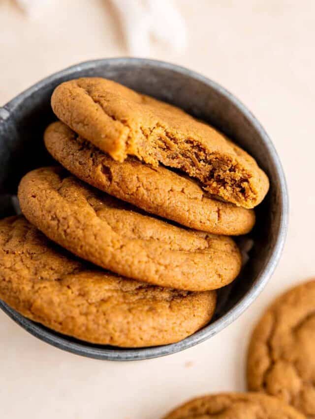 Soft Chewy Ginger Molasses Cookies