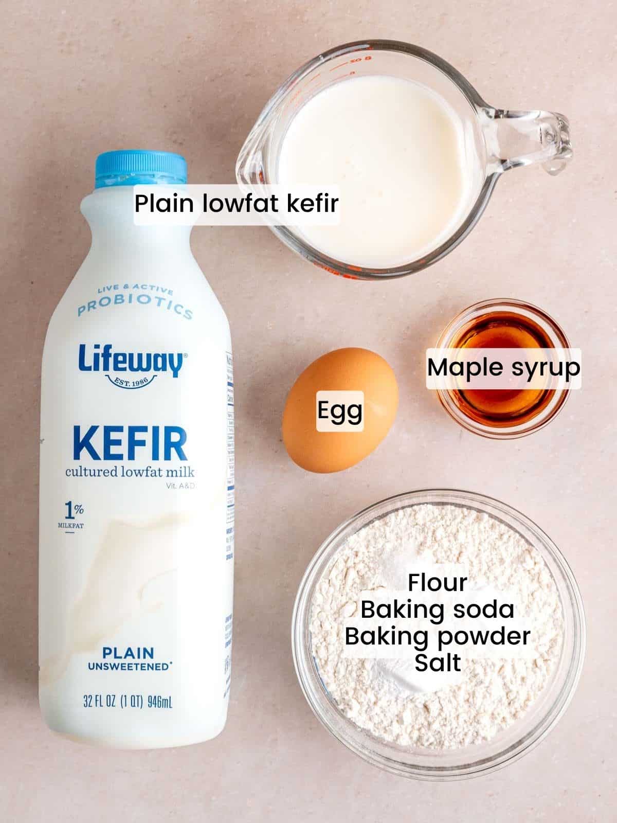 Ingredients needed to make pancakes with kefir.